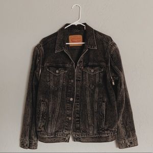 Levi’s Jean Jacket Zip Off Sleeves
